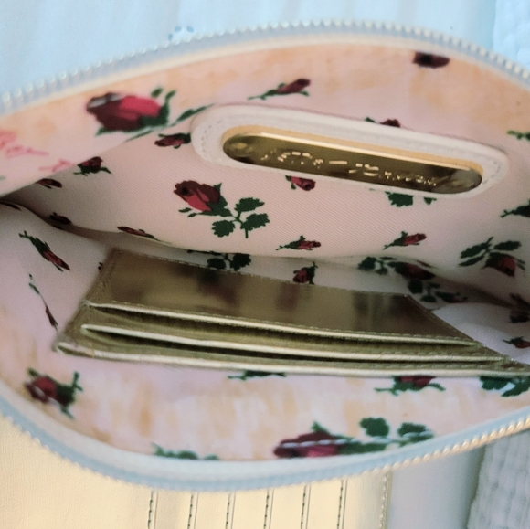 🎉Betsey Johnson Crab Striped Wristlet 🎉 DESIGNER CLEARANCE DEAL - Picture 9 of 13